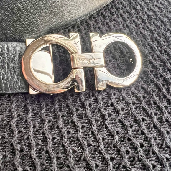 Salvatore Ferragamo Gancini Buckle Reversible Leather Belt - Picture 3 of 9